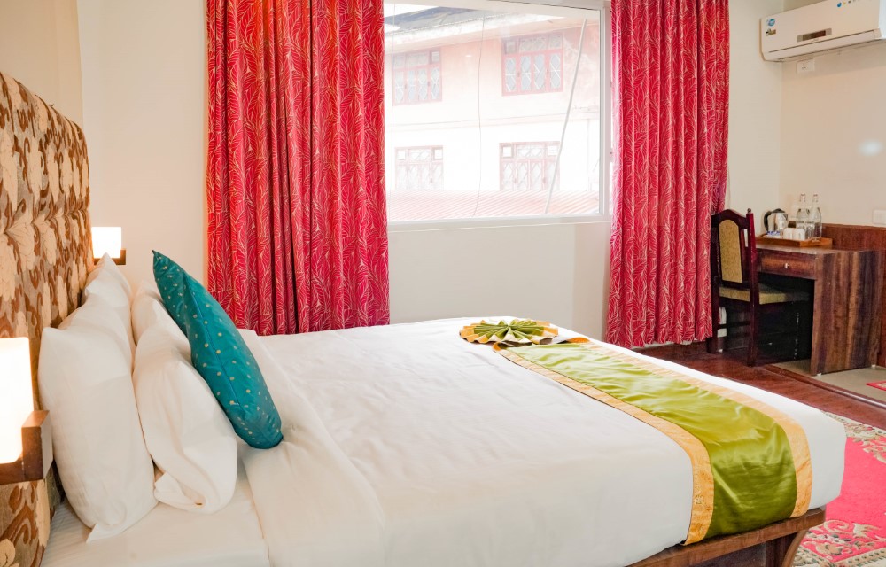 Super Deluxe Room With Bathtub